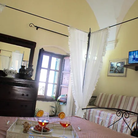 Bed & Breakfast Palazzo Senape De Pace 3*