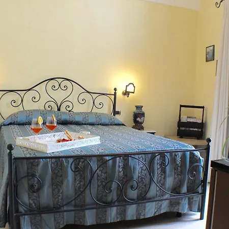 Bed & Breakfast Palazzo Senape De Pace 3*