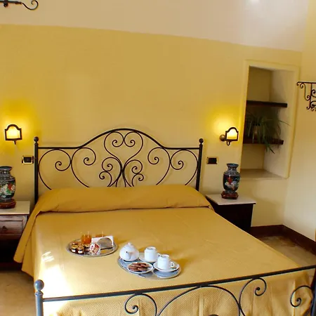 Bed and Breakfast Palazzo Senape De Pace 3*