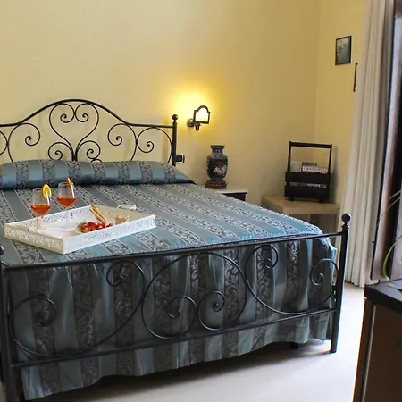 Palazzo Senape De Pace Bed & Breakfast