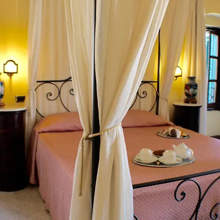 Palazzo Senape De Pace Bed & Breakfast 3*